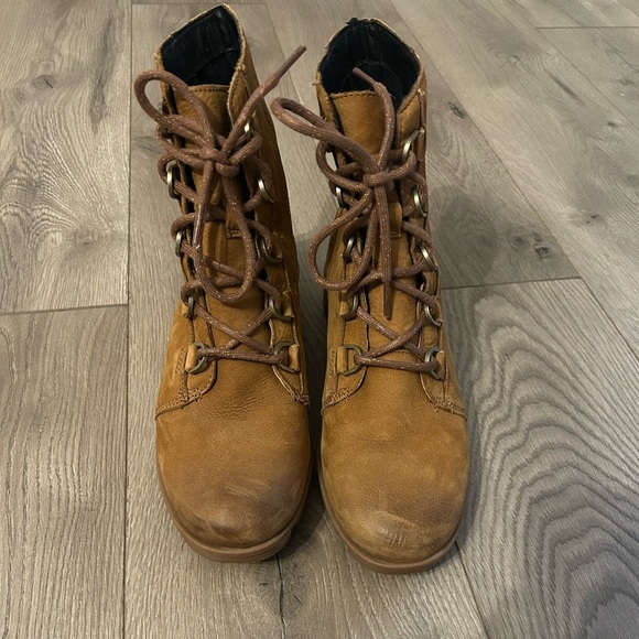 Sorel Shoes - Women’s Sorel waterproof lace up brown suede boots. Size 10